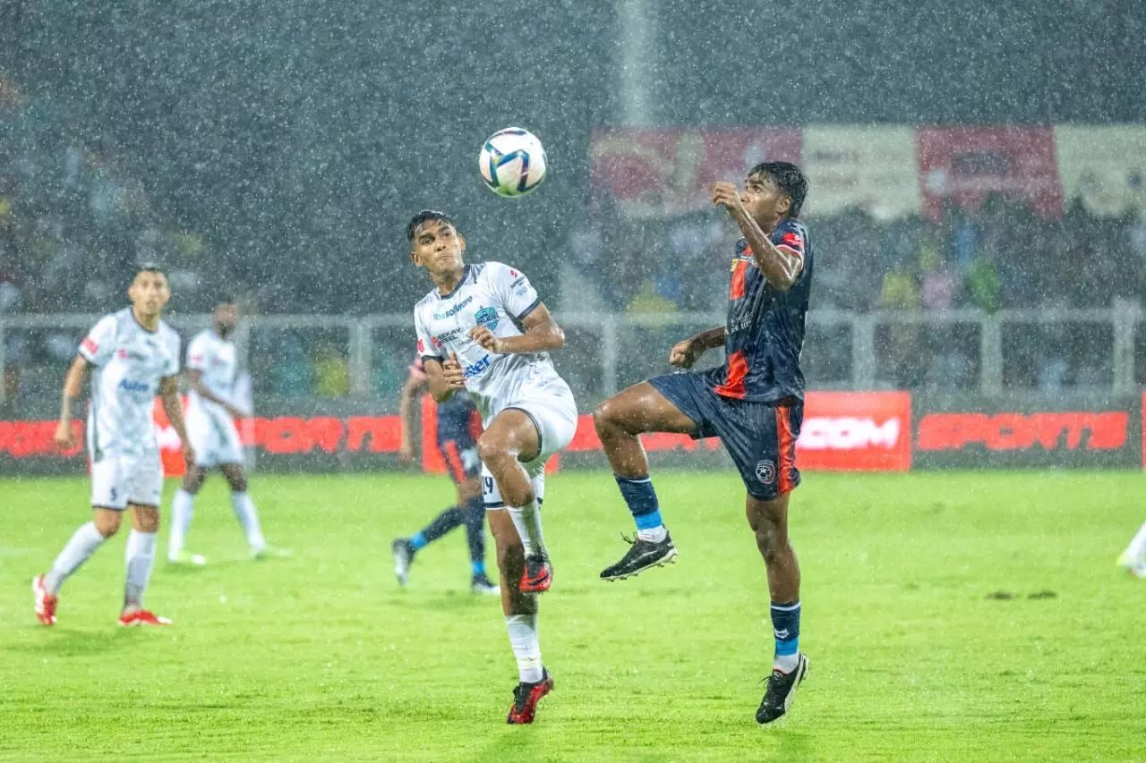 സൂപ്പർ ലീഗ് കേരള; മഴയിൽ മലബാർ ഡെർബി സമനിലയിൽ സൂപ്പർ ലീഗ് കേരള; മഴയിൽ മലബാർ ഡെർബി സമനിലയിൽ