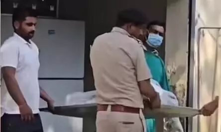 ആശ്രമം കൈക്കലാക്കാന് സന്യാസിയെ തട്ടിക്കൊണ്ടുപോയി കൊലപ്പെടുത്തി; ശിഷ്യന് അറസ്റ്റില് ആശ്രമം കൈക്കലാക്കാന് സന്യാസിയെ തട്ടിക്കൊണ്ടുപോയി കൊലപ്പെടുത്തി; ശിഷ്യന് അറസ്റ്റില്