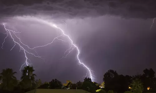 മഴയില് വ്യാപക നാശനഷ്ടം; തൃശൂരില് ഇടിമിന്നലേറ്റ് വീടുകളില് വിള്ളല്, കണ്ണൂരില് വീടുകളിലും വ്യാപാര സ്ഥാപനങ്ങളിലും വെള്ളംകയറി മഴയില് വ്യാപക നാശനഷ്ടം; തൃശൂരില് ഇടിമിന്നലേറ്റ് വീടുകളില് വിള്ളല്, കണ്ണൂരില് വീടുകളിലും വ്യാപാര സ്ഥാപനങ്ങളിലും വെള്ളംകയറി