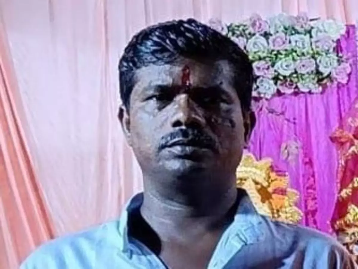 ലുലുമാളിലെ ശുചീകരണ തൊഴിലാളി ഹോട്ടലില് കൊല്ലപ്പെട്ട നിലയില് ലുലുമാളിലെ ശുചീകരണ തൊഴിലാളി ഹോട്ടലില് കൊല്ലപ്പെട്ട നിലയില്