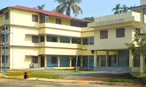 പള്ളുരുത്തി സെന്റ് റീത്താസ് സ്‌കൂളിലെ ഹിജാബ് വിവാദം; ഹൈക്കോടതി തീര്‍പ്പുകല്‍പ്പിക്കും വരെ കുട്ടി ടിസി വാങ്ങില്ലെന്ന് അഭിഭാഷകന്‍