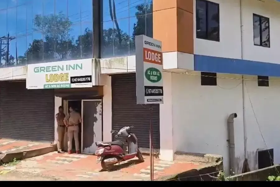 ആറ്റിങ്ങലിലെ ലോഡ്ജില് കോഴിക്കോട് സ്വദേശിനിയെ മരിച്ച നിലയില് കണ്ടെത്തി ആറ്റിങ്ങലിലെ ലോഡ്ജില് കോഴിക്കോട് സ്വദേശിനിയെ മരിച്ച നിലയില് കണ്ടെത്തി