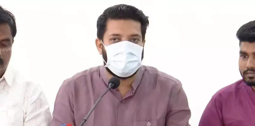 പേരാമ്പ്രയില് നടന്ന പോലിസ് അതിക്രമത്തിനു പിന്നിലുള്ളത് സിപിഎമ്മിന്റെ തിരക്കഥ: ഷാഫി പറമ്പില് പേരാമ്പ്രയില് നടന്ന പോലിസ് അതിക്രമത്തിനു പിന്നിലുള്ളത് സിപിഎമ്മിന്റെ തിരക്കഥ: ഷാഫി പറമ്പില്