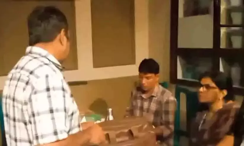 ഓപ്പറേഷന് ഹണി ഡ്യൂക്സ്; നികുതി വെട്ടിപ്പില് ജിഎസ്ടി വകുപ്പിന്റെ മിന്നല് പരിശോധന ഓപ്പറേഷന് ഹണി ഡ്യൂക്സ്; നികുതി വെട്ടിപ്പില് ജിഎസ്ടി വകുപ്പിന്റെ മിന്നല് പരിശോധന