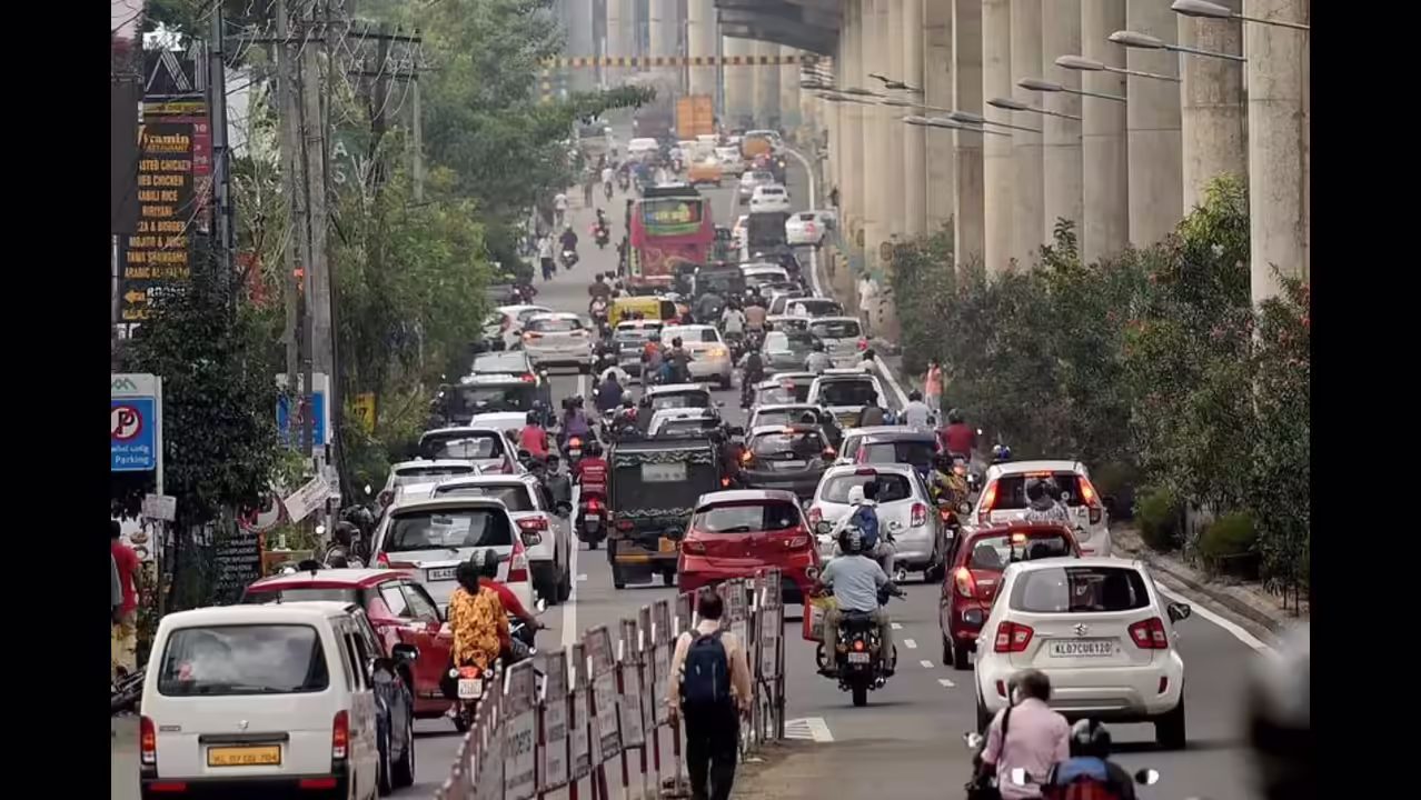 രാഷ്ട്രപതിയുടെ സന്ദര്ശനം: കൊച്ചി നഗരത്തില് വെള്ളിയാഴ്ച രാവിലെ 10 മുതല് ഉച്ചയ്ക്ക് 2 വരെ വാഹന നിയന്ത്രണം രാഷ്ട്രപതിയുടെ സന്ദര്ശനം: കൊച്ചി നഗരത്തില് വെള്ളിയാഴ്ച രാവിലെ 10 മുതല് ഉച്ചയ്ക്ക് 2 വരെ വാഹന നിയന്ത്രണം