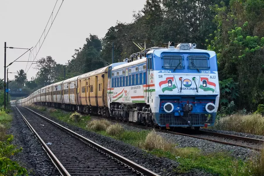 എഞ്ചിന്‍ തകരാര്‍; തിരുവനന്തപുരം-കോഴിക്കോട് ജനശതാബ്ദി വഴിയില്‍ കുടുങ്ങി