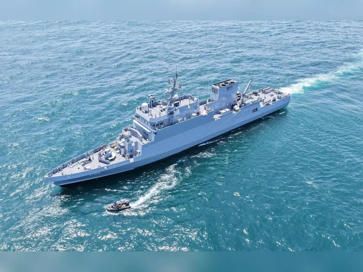 കൊച്ചിയില് നിര്മ്മിച്ച ഐഎന്എസ് മാഹി നാവികസേനക്ക് കൈമാറി കൊച്ചിയില് നിര്മ്മിച്ച ഐഎന്എസ് മാഹി നാവികസേനക്ക് കൈമാറി