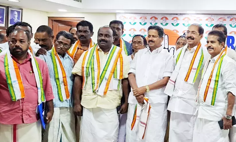 സിപിഐ മുന്‍ നേതാവ് മീനാങ്കല്‍ കുമാര്‍ കോണ്‍ഗ്രസിലേക്ക്