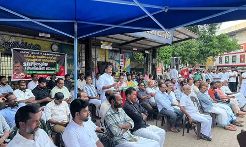 ഫ്രഷ് കട്ട് സമരം: സിപിഎം ജനകീയ സമരത്തെ ഒറ്റു കൊടുത്തു.-ജോര്ജ് മുണ്ടക്കയം ഫ്രഷ് കട്ട് സമരം: സിപിഎം ജനകീയ സമരത്തെ ഒറ്റു കൊടുത്തു.-ജോര്ജ് മുണ്ടക്കയം