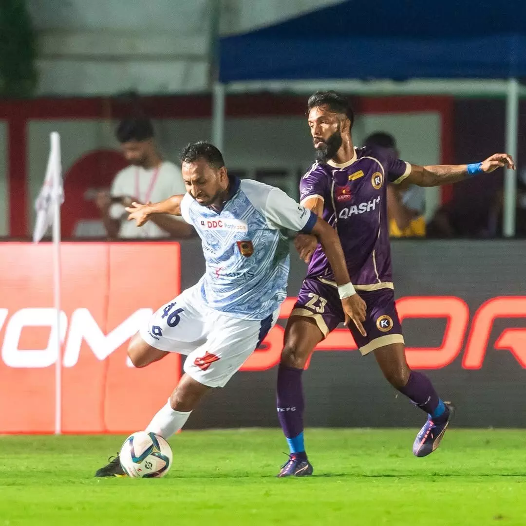 സൂപ്പര് ലീഗ് കേരള; തോല്വിയില് നിന്ന് കരകയറാതെ ഫോഴ്സ കൊച്ചി, കണ്ണൂര് വാരിയേഴ്സ് ലീഗില് ഒന്നാമത് സൂപ്പര് ലീഗ് കേരള; തോല്വിയില് നിന്ന് കരകയറാതെ ഫോഴ്സ കൊച്ചി, കണ്ണൂര് വാരിയേഴ്സ് ലീഗില് ഒന്നാമത്