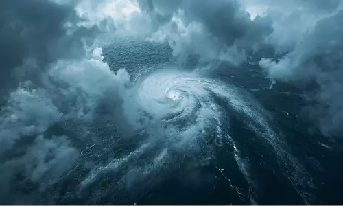 അറബിക്കടലില് ന്യൂനമര്ദം; ബംഗാള് ഉള്ക്കടലില് മോന്ത ചുഴലിക്കാറ്റ് രൂപപ്പെടാന് സാധ്യത അറബിക്കടലില് ന്യൂനമര്ദം; ബംഗാള് ഉള്ക്കടലില് മോന്ത ചുഴലിക്കാറ്റ് രൂപപ്പെടാന് സാധ്യത