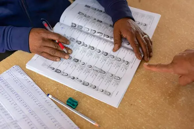 വോട്ടെടുപ്പ് നടക്കുന്ന ജില്ലകളിലെ പോസ്റ്റ് ഓഫിസുകള് വൈകുന്നേരം ആറു വരെ പ്രവര്ത്തിക്കും വോട്ടെടുപ്പ് നടക്കുന്ന ജില്ലകളിലെ പോസ്റ്റ് ഓഫിസുകള് വൈകുന്നേരം ആറു വരെ പ്രവര്ത്തിക്കും