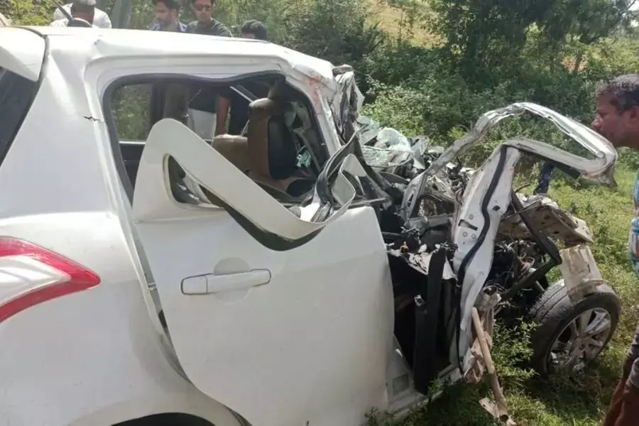 കര്ണ്ണാടകയില് വാഹനാപകടം; രണ്ട് വയനാട്ടുകാര് മരണപ്പെട്ടു കര്ണ്ണാടകയില് വാഹനാപകടം; രണ്ട് വയനാട്ടുകാര് മരണപ്പെട്ടു