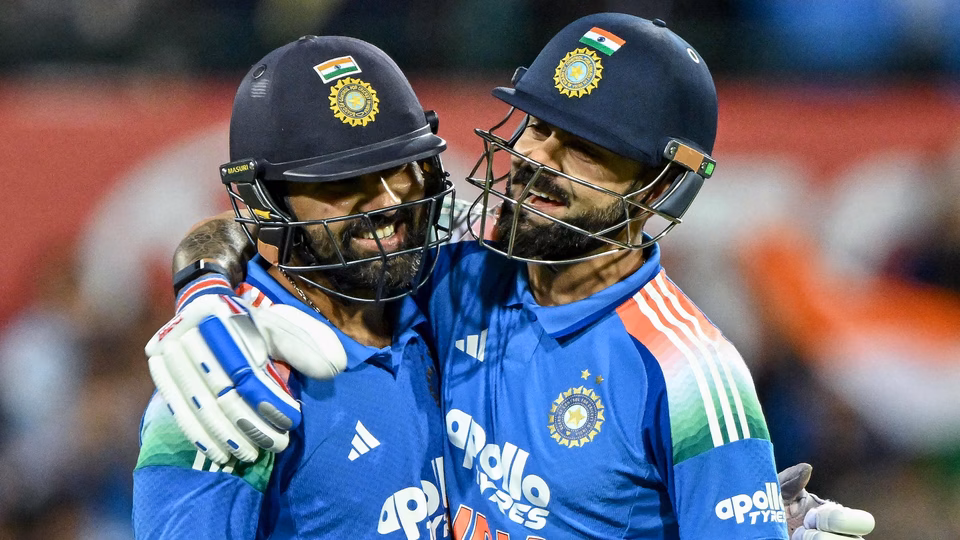 രോഹിത്ത് ശര്‍മ്മയ്ക്ക് സെഞ്ചുറി, കോഹ് ലിക്ക് അര്‍ധസെഞ്ചുറി; സിഡ്‌നി ഏകദിനത്തില്‍ ഇന്ത്യക്ക് വമ്പന്‍ ജയം