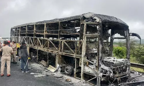 കര്‍ണൂല്‍ ബസ് അപകടത്തിന് കാരണം അമിതവേഗത; ഡ്രൈവര്‍മാര്‍ക്കെതിരേ കേസെടുത്ത് പോലിസ്