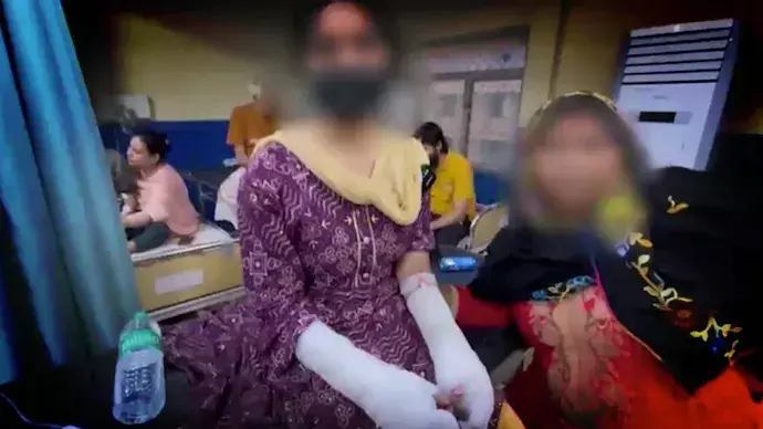 ഡല്ഹി ആസിഡ് ആക്രമണം; ഇരയുടെ പിതാവിനെതിരേ പരാതി നല്കി പ്രതിയുടെ ഭാര്യ ഡല്ഹി ആസിഡ് ആക്രമണം; ഇരയുടെ പിതാവിനെതിരേ പരാതി നല്കി പ്രതിയുടെ ഭാര്യ