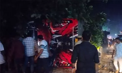 കോട്ടയത്ത് ടൂറിസ്റ്റ് ബസ് മറിഞ്ഞ് അപകടം: ഒരു മരണം, നിരവധി പേര്ക്ക് പരിക്ക് കോട്ടയത്ത് ടൂറിസ്റ്റ് ബസ് മറിഞ്ഞ് അപകടം: ഒരു മരണം, നിരവധി പേര്ക്ക് പരിക്ക്