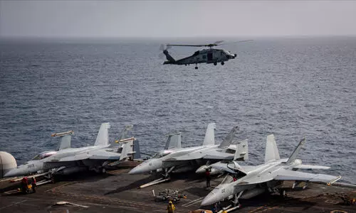 യുഎസ് നേവിയുടെ ഫൈറ്റര് ജെറ്റും ഹെലികോപ്റ്ററും സൗത്ത് ചൈന കടലില് വീണു യുഎസ് നേവിയുടെ ഫൈറ്റര് ജെറ്റും ഹെലികോപ്റ്ററും സൗത്ത് ചൈന കടലില് വീണു