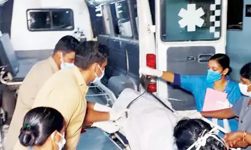 വിഷം അകത്ത് ചെന്ന് മരിച്ചയാളുടെ മൃതദേഹം പോസ്റ്റ്മോര്ട്ടം ചെയ്യാതെ വിട്ടുനല്കി; പിന്നീട് വീട്ടില് പോയി തിരികെ വാങ്ങി ആശുപത്രി അധികൃതര് വിഷം അകത്ത് ചെന്ന് മരിച്ചയാളുടെ മൃതദേഹം പോസ്റ്റ്മോര്ട്ടം ചെയ്യാതെ വിട്ടുനല്കി; പിന്നീട് വീട്ടില് പോയി തിരികെ വാങ്ങി ആശുപത്രി അധികൃതര്