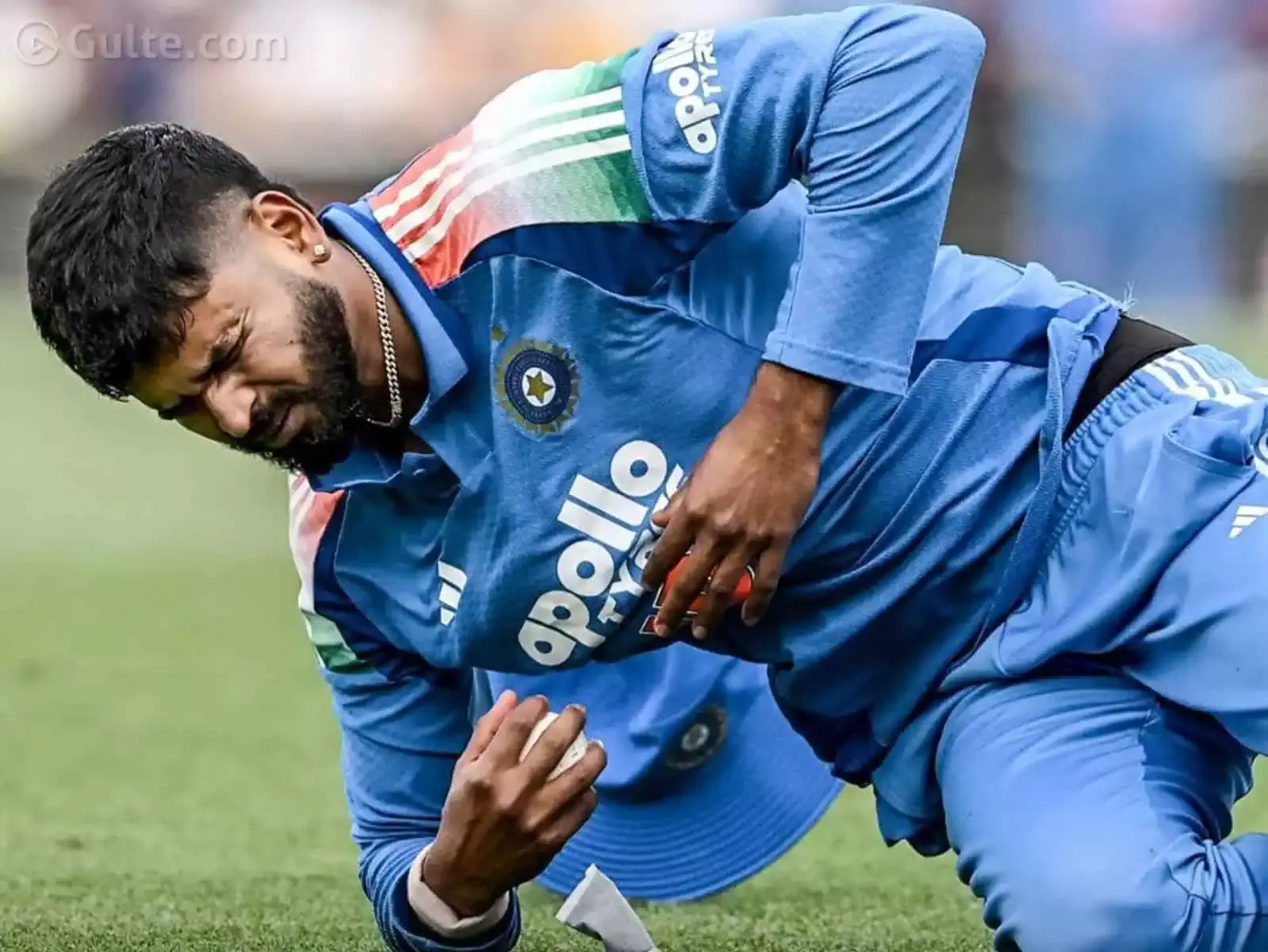 വാരിയെല്ലിന് പരിക്ക്; ആന്തരിക രക്തസ്രാവം, ശ്രേയസ് അയ്യര് ഐസിയുവില് വാരിയെല്ലിന് പരിക്ക്; ആന്തരിക രക്തസ്രാവം, ശ്രേയസ് അയ്യര് ഐസിയുവില്