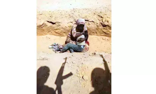 സുഡാനിലെ ദാര്ഫറില് കൂട്ടക്കൊല നടത്തി ആര്എസ്എഫ് (VIDEO 18+) സുഡാനിലെ ദാര്ഫറില് കൂട്ടക്കൊല നടത്തി ആര്എസ്എഫ് (VIDEO 18+)