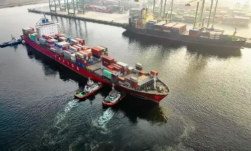 എന്ജിന് തകരാര്; വിഴിഞ്ഞം തുറമുഖത്ത് വിദേശ കപ്പലിന് നിയന്ത്രണം നഷ്ടമായി എന്ജിന് തകരാര്; വിഴിഞ്ഞം തുറമുഖത്ത് വിദേശ കപ്പലിന് നിയന്ത്രണം നഷ്ടമായി