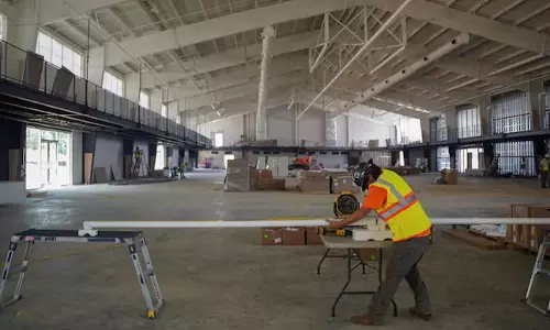 കുടിയേറ്റ തൊഴിലാളികള്‍ക്കുള്ള വര്‍ക്ക് പെര്‍മിറ്റുകള്‍ സ്വയമേവ പുതുക്കുന്നത് അവസാനിപ്പിച്ച് യുഎസ്