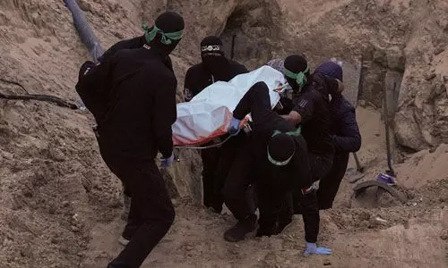 ഇസ്രായേലിന് രണ്ട് മൃതദേഹങ്ങള് കൂടി വിട്ടുനല്കി ഹമാസ് ഇസ്രായേലിന് രണ്ട് മൃതദേഹങ്ങള് കൂടി വിട്ടുനല്കി ഹമാസ്