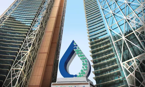 ഇന്ത്യക്ക് അധിക എല്‍എന്‍ജി; ഗുജറാത്ത് പെട്രോളിയം കമ്പനിയുമായി 17 വര്‍ഷത്തെ കരാര്‍ ഒപ്പുവെച്ച് ഖത്തര്‍ എനര്‍ജി