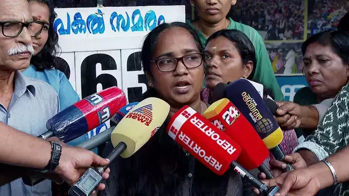 ആശമാരുടെ രാപ്പകല് സമരം അവസാനിച്ചു; ജില്ലാതല സമരം തുടരും ആശമാരുടെ രാപ്പകല് സമരം അവസാനിച്ചു; ജില്ലാതല സമരം തുടരും