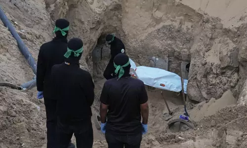 ഇസ്രായേലി സൈനികരുടെ മൃതദേഹം കണ്ടെത്താന്‍ സഹകരിക്കാമെന്ന് ഹമാസ്