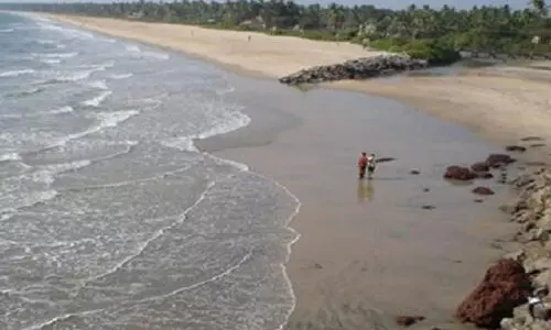 കണ്ണൂര് പയ്യാമ്പലത്ത് കടലില് കുളിക്കാനിറങ്ങിയ മൂന്നുപേര് മരിച്ചു കണ്ണൂര് പയ്യാമ്പലത്ത് കടലില് കുളിക്കാനിറങ്ങിയ മൂന്നുപേര് മരിച്ചു