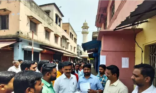 വാരണസിയിലെ ആറു പള്ളികള്‍ കണ്ടുകെട്ടുമെന്ന് അധികൃതര്‍