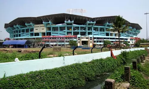 കലൂർ സ്റ്റേഡിയം ചുറ്റുമതിൽ നിർമ്മാണം നിയമലംഘനം കലൂർ സ്റ്റേഡിയം ചുറ്റുമതിൽ നിർമ്മാണം നിയമലംഘനം