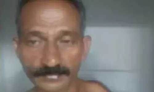 ട്രെയിനിലെ അതിക്രമം: പെണ്കുട്ടിയെ താന് ചവിട്ടിയിട്ടില്ലെന്ന് കുറ്റാരോപിതന് ട്രെയിനിലെ അതിക്രമം: പെണ്കുട്ടിയെ താന് ചവിട്ടിയിട്ടില്ലെന്ന് കുറ്റാരോപിതന്