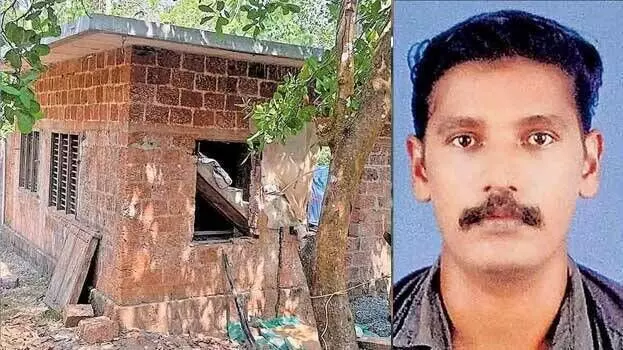 പാനൂരില് ബോംബ് നിര്മിക്കുന്നതിനിടെ മരിച്ച ഷെറിനെ രക്തസാക്ഷിയാക്കി ഡിവൈഎഫ്ഐ പ്രമേയം; അവതരിപ്പിച്ചത് മേഖലാ സമ്മേളനത്തില് പാനൂരില് ബോംബ് നിര്മിക്കുന്നതിനിടെ മരിച്ച ഷെറിനെ രക്തസാക്ഷിയാക്കി ഡിവൈഎഫ്ഐ പ്രമേയം; അവതരിപ്പിച്ചത് മേഖലാ സമ്മേളനത്തില്