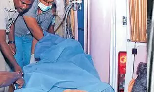 മദ്യലഹരിയില് യാത്രക്കാരന് ട്രെയിനില് നിന്ന് പെണ്കുട്ടിയെ ചവിട്ടി പുറത്തിട്ട സംഭവം; കുട്ടിക്ക് മതിയായ ചികില്സ നല്കുന്നില്ലെന്ന് കുട്ടിയുടെ അമ്മ മദ്യലഹരിയില് യാത്രക്കാരന് ട്രെയിനില് നിന്ന് പെണ്കുട്ടിയെ ചവിട്ടി പുറത്തിട്ട സംഭവം; കുട്ടിക്ക് മതിയായ ചികില്സ നല്കുന്നില്ലെന്ന് കുട്ടിയുടെ അമ്മ