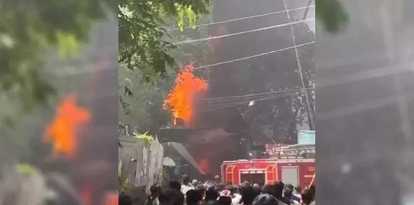 പാലക്കാട് ഓങ്ങല്ലൂരില് ആക്രിക്കടക്ക് തീപിടിച്ചു പാലക്കാട് ഓങ്ങല്ലൂരില് ആക്രിക്കടക്ക് തീപിടിച്ചു