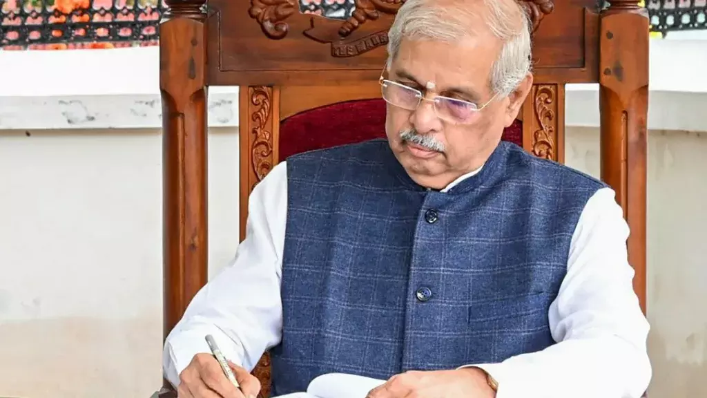 സര്ക്കാരിനെ നോക്കുകുത്തിയാക്കി കാലിക്കറ്റ് സര്വകലാശാല വിസി നിയമനവുമായി ഗവര്ണര് സര്ക്കാരിനെ നോക്കുകുത്തിയാക്കി കാലിക്കറ്റ് സര്വകലാശാല വിസി നിയമനവുമായി ഗവര്ണര്