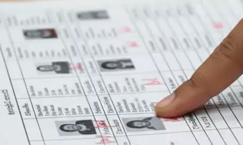 എസ്ഐആര് ഫോം ബിജെപിക്കാര് കടത്തിക്കൊണ്ടുപോയതായി പരാതി എസ്ഐആര് ഫോം ബിജെപിക്കാര് കടത്തിക്കൊണ്ടുപോയതായി പരാതി