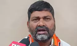 ബിഹാറില് സ്ഥാനാര്ഥി മോഷണം: തിരഞ്ഞെടുപ്പിന് തലേന്ന് ബിജെപിയില് ചേര്ന്ന് ജന്സുരാജ് പാര്ട്ടി സ്ഥാനാര്ഥി ബിഹാറില് സ്ഥാനാര്ഥി മോഷണം: തിരഞ്ഞെടുപ്പിന് തലേന്ന് ബിജെപിയില് ചേര്ന്ന് ജന്സുരാജ് പാര്ട്ടി സ്ഥാനാര്ഥി