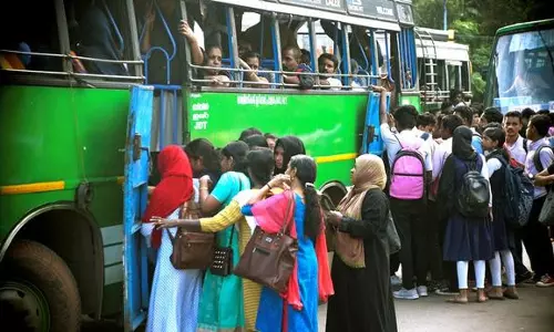 വിദ്യാര്‍ഥി കണ്‍സെഷന്‍ ഓണ്‍ലൈനിലേക്ക്; സ്വകാര്യ ബസുകളിലും ഡിജിറ്റല്‍ സംവിധാനം നടപ്പാക്കാന്‍ സര്‍ക്കാര്‍