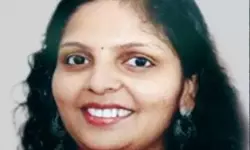 പോലിസിനെ വെട്ടിച്ചോടിയ ടിപ്പര്ലോറി സ്കൂട്ടറിലിടിച്ച് അധ്യാപിക മരിച്ചു; പോലിസിനെ വെട്ടിച്ചോടിയ ടിപ്പര്ലോറി സ്കൂട്ടറിലിടിച്ച് അധ്യാപിക മരിച്ചു;