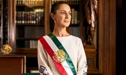 മെക്സിക്കന് പ്രസിഡന്റിനെ സ്പര്ശിച്ച് മദ്യപാനി; കേസുമായി മുന്നോട്ടെന്ന് പ്രസിഡന്റ് മെക്സിക്കന് പ്രസിഡന്റിനെ സ്പര്ശിച്ച് മദ്യപാനി; കേസുമായി മുന്നോട്ടെന്ന് പ്രസിഡന്റ്