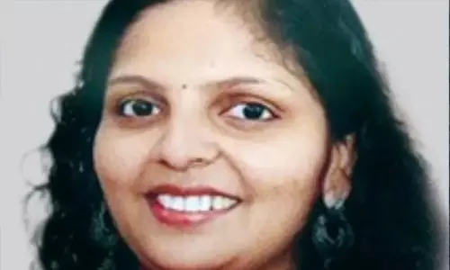 പോലിസിനെ വെട്ടിച്ചോടിയ ടിപ്പര്‍ലോറി സ്‌കൂട്ടറിലിടിച്ച് അധ്യാപിക മരിച്ചു;