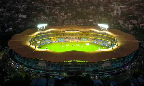 കലൂര് ജവഹര്ലാല് നെഹ്റു സ്റ്റേഡിയം നവീകരണം: ടെന്ഡര് ഇല്ലാതെ കൈമാറ്റം; ഹൈകോടതിയില് പൊതുതാല്പര്യ ഹരജി കലൂര് ജവഹര്ലാല് നെഹ്റു സ്റ്റേഡിയം നവീകരണം: ടെന്ഡര് ഇല്ലാതെ കൈമാറ്റം; ഹൈകോടതിയില് പൊതുതാല്പര്യ ഹരജി