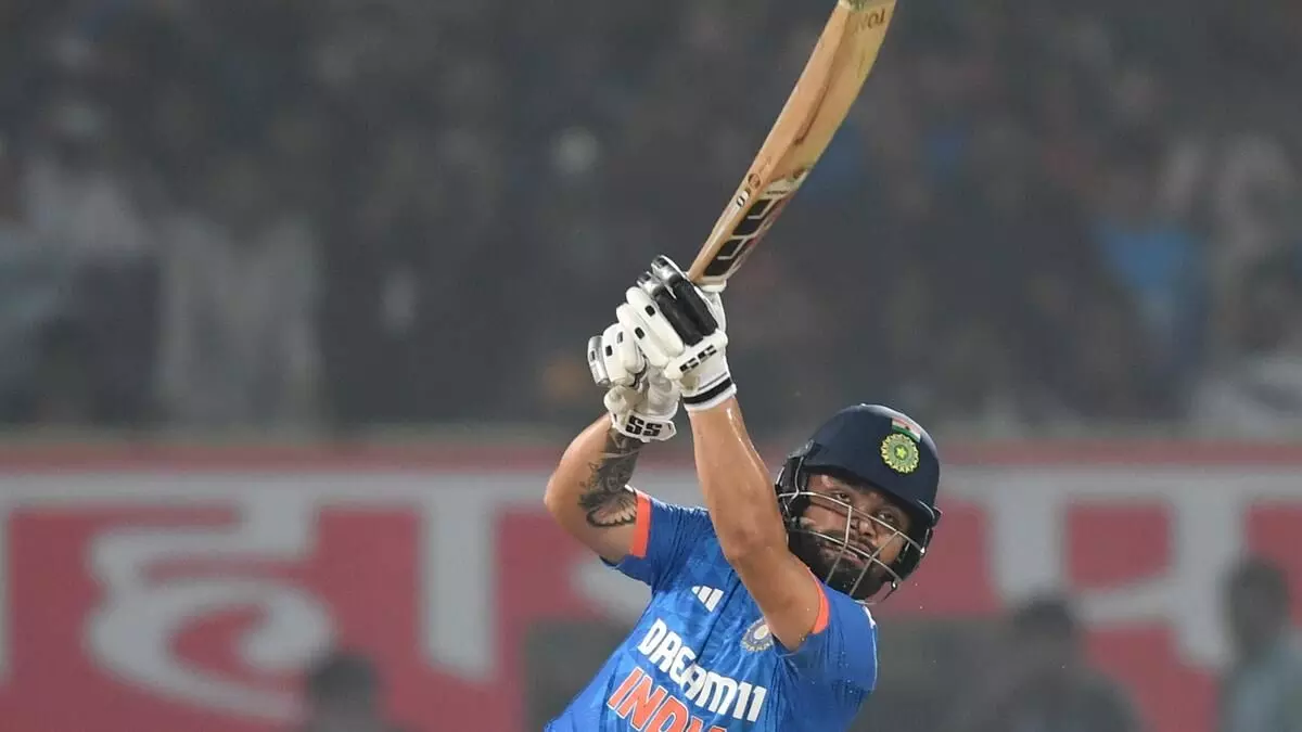 ഇന്ത്യാ-ഓസ്‌ട്രേലിയ അവസാന ട്വന്റി-20; ടോസ് ഓസിസിന്, ഇന്ത്യയെ ബാറ്റിങിനയച്ചു, റിങ്കു സിങ് ടീമില്‍