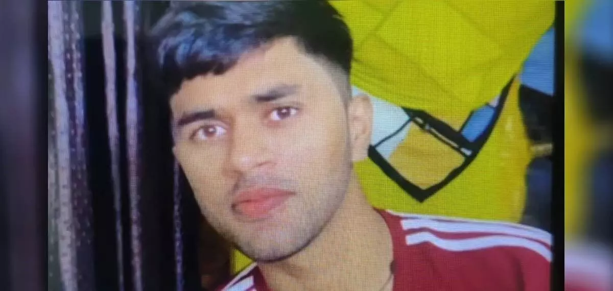 ഉത്തര്പ്രദേശില് വിദ്യാര്ഥി തൂങ്ങി മരിച്ച നിലയില് ഉത്തര്പ്രദേശില് വിദ്യാര്ഥി തൂങ്ങി മരിച്ച നിലയില്