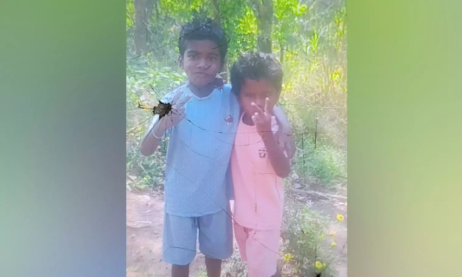 അട്ടപ്പാടിയില് വീട് ഇടിഞ്ഞ് സഹോദരങ്ങള് മരിച്ചു അട്ടപ്പാടിയില് വീട് ഇടിഞ്ഞ് സഹോദരങ്ങള് മരിച്ചു