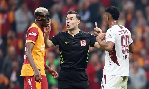 ടര്ക്കിഷ് ഫുട്ബോളില് വാതുവെപ്പ് :17 റഫറിമാരെയും ഒരു ക്ലബ്ബ് പ്രസിഡന്റിനേയും അറസ്റ്റ് ചെയ്യും ടര്ക്കിഷ് ഫുട്ബോളില് വാതുവെപ്പ് :17 റഫറിമാരെയും ഒരു ക്ലബ്ബ് പ്രസിഡന്റിനേയും അറസ്റ്റ് ചെയ്യും